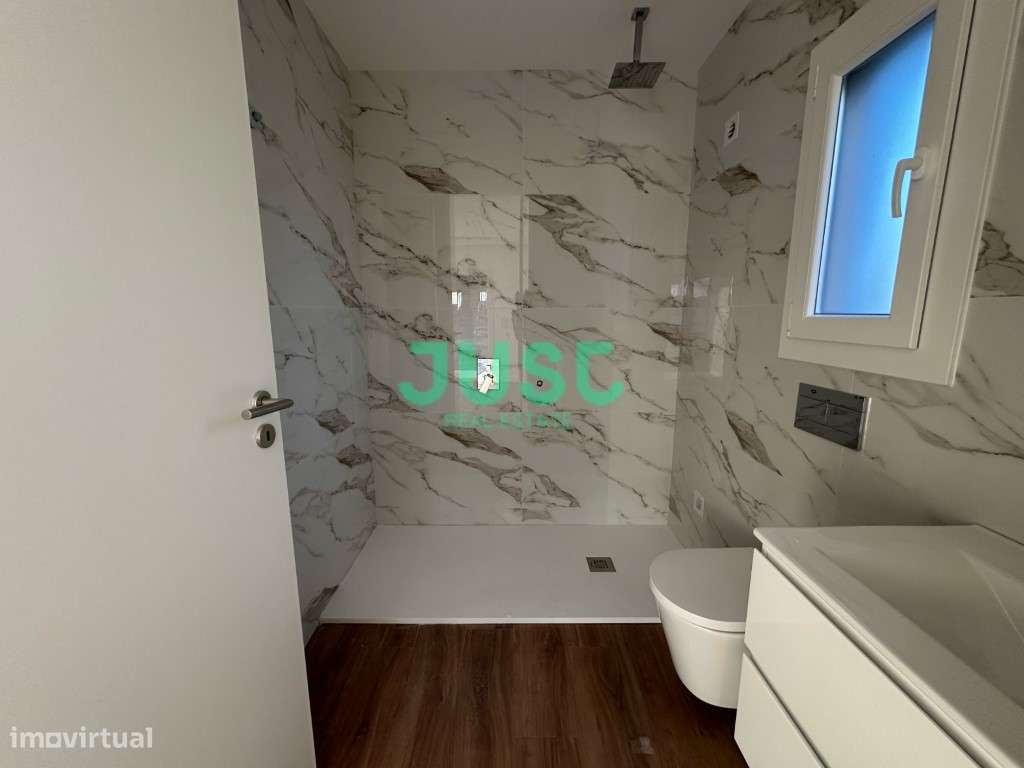 Apartamento T2 com suíte com closet, terraço e uma 1 vaga de garage...-12