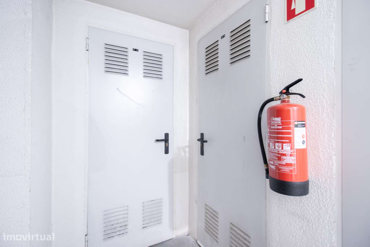 Apartamento T2 com garagem em Nova Carnaxide-28