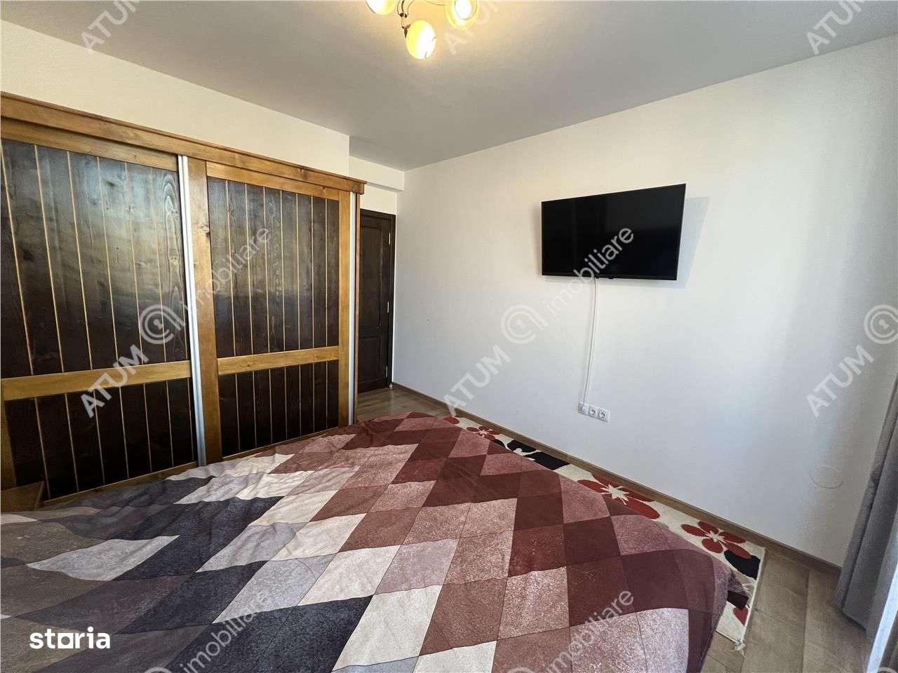 Casa cu 4 camere 2 bai si curte proprie in zona Arhitectilor-9