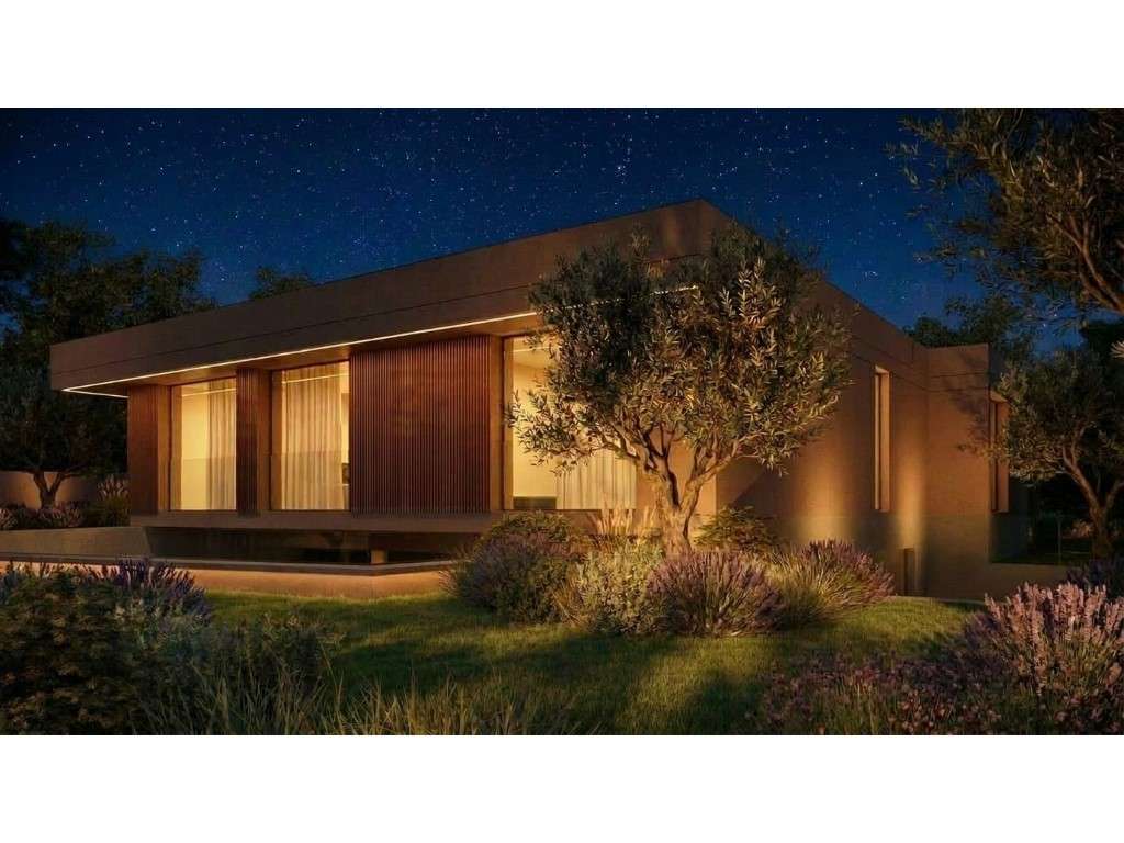 Viva com Elegância: Moradia Térrea com Piscina, 4 Frentes e Jardim ...-9