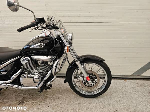 Suzuki Intruder - 14