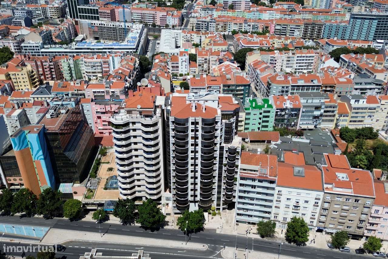 T3 Av. João XXI | 200m2 | 2 Elevadores | 2 Parqueamentos | Arrecadação-40