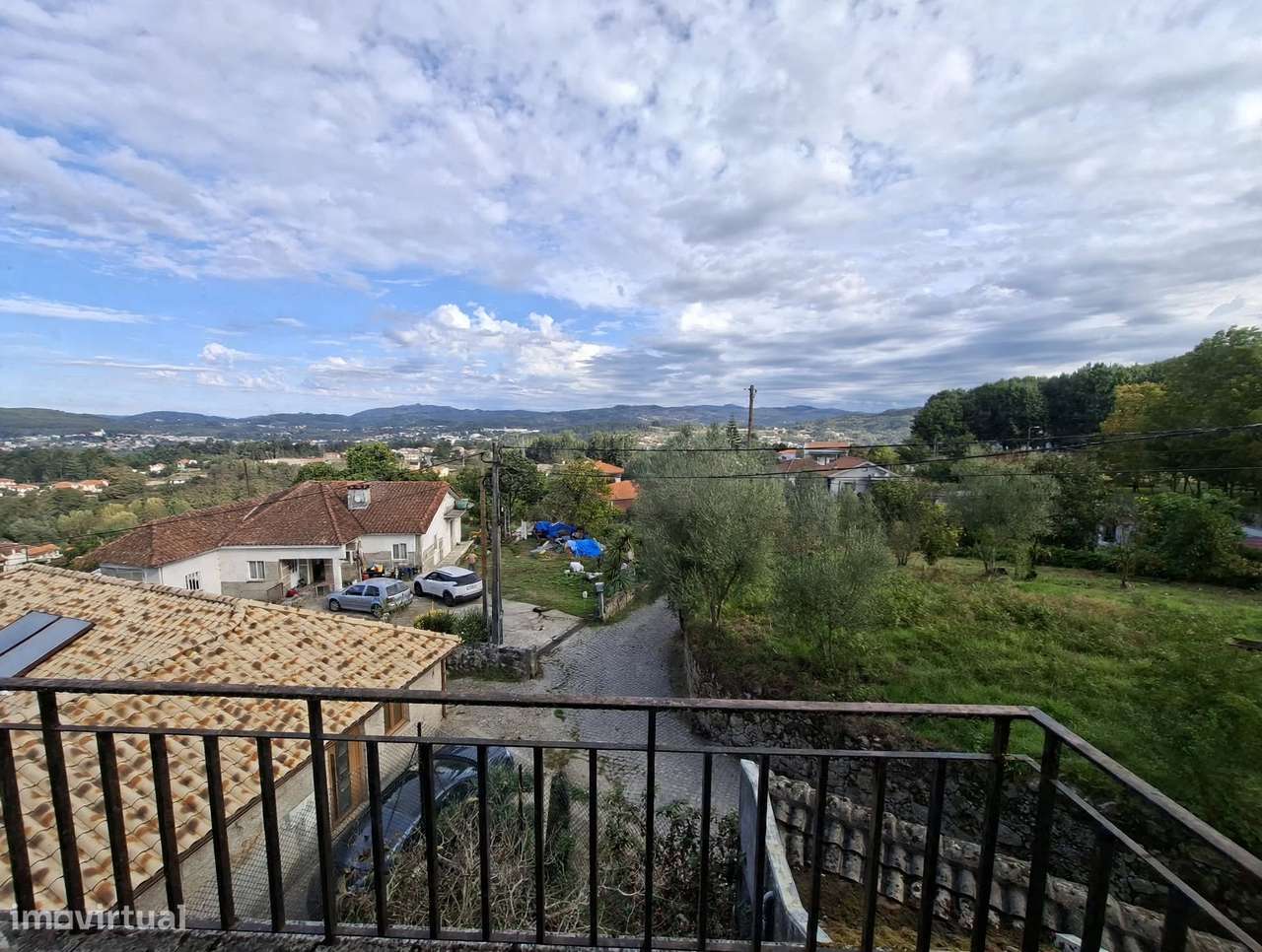 Moradia de 3 pisos com 1000m² de terreno, T3, 2 WC em Serafão, Fafe.-13