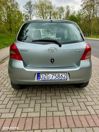 Toyota Yaris 1.3 Sol - 8