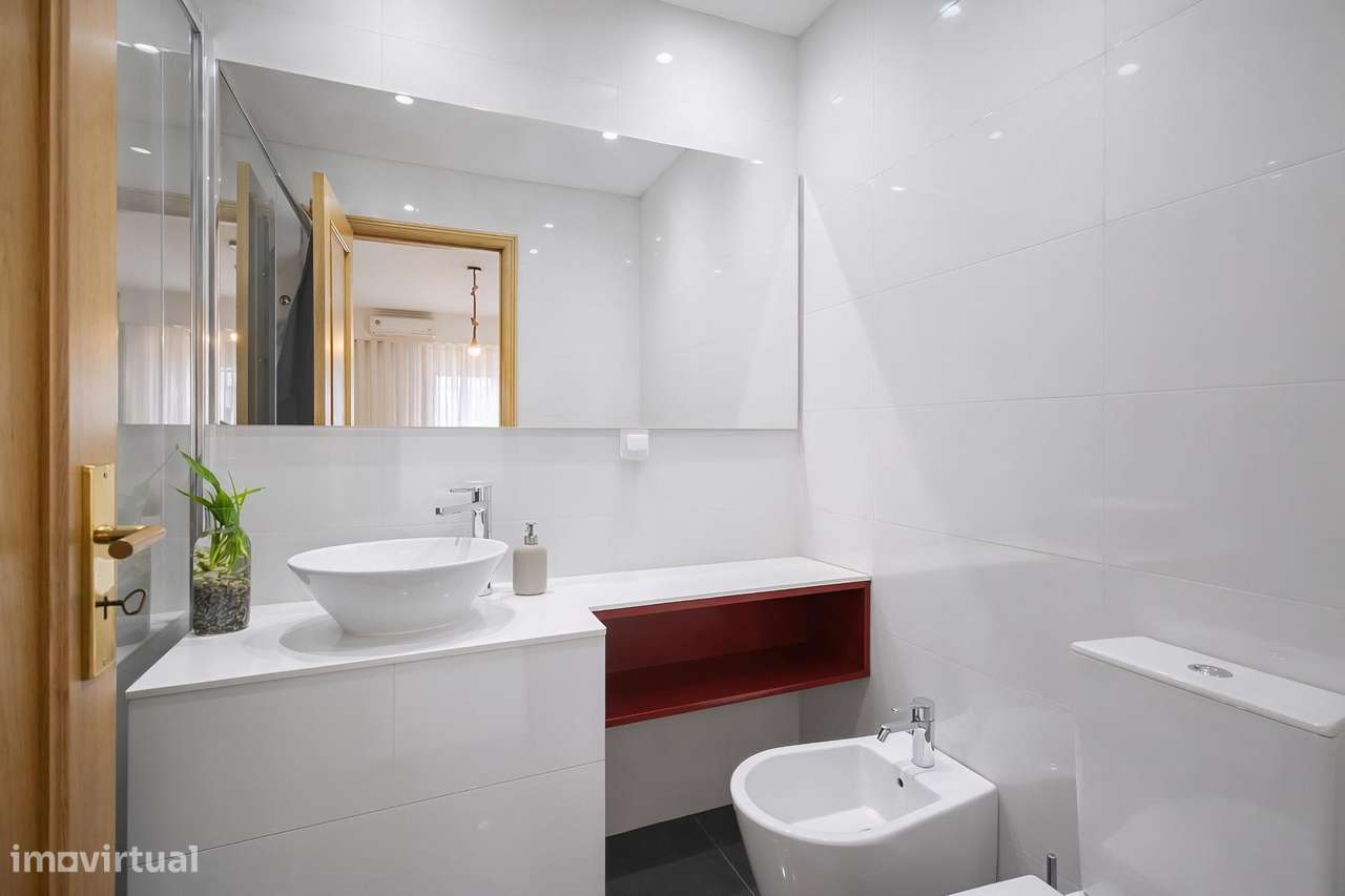 Apartamento T2 RENOVADO com Varanda e Garagem Box – Ermesinde-19