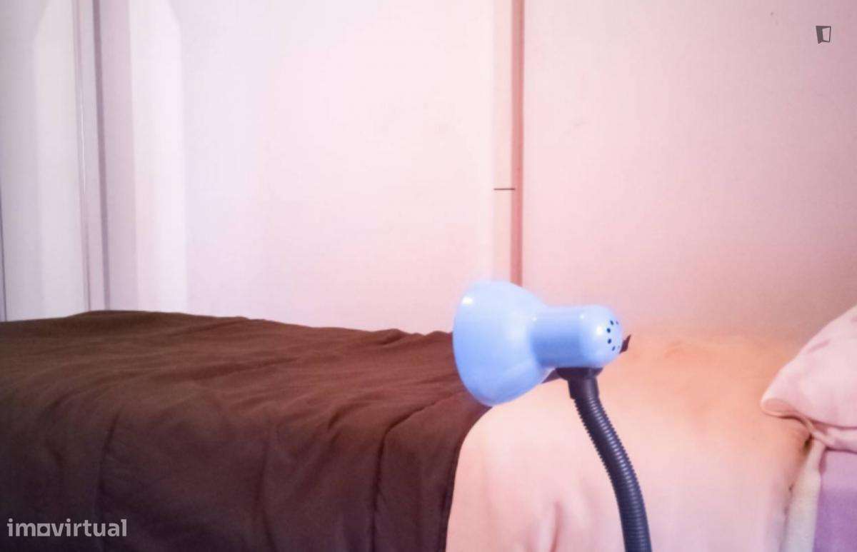 Quarto - localizado em Intendente Lisbon - Grande imagem: 2/6