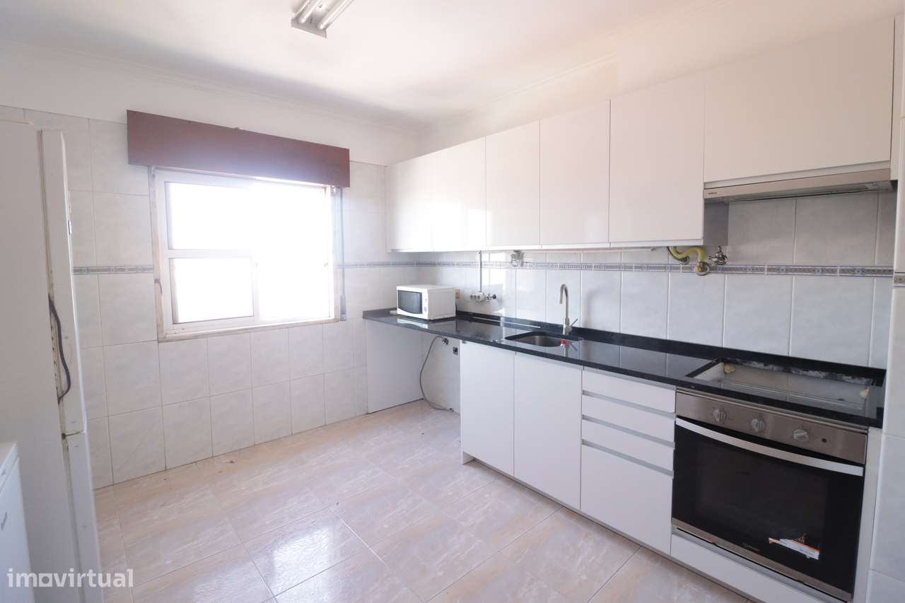 Apartamento Duplex T4+1 de ampla área, em Mem Martins-5