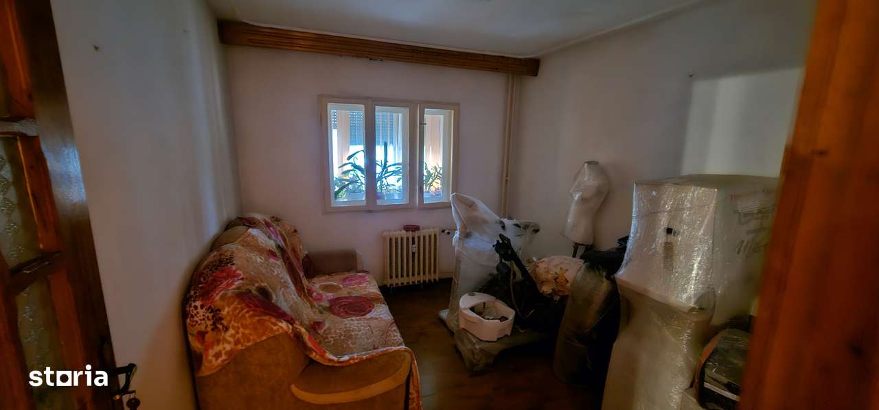 Apartament cu 3 camere decomandat zona Nicolina prima stație Podul ros-1