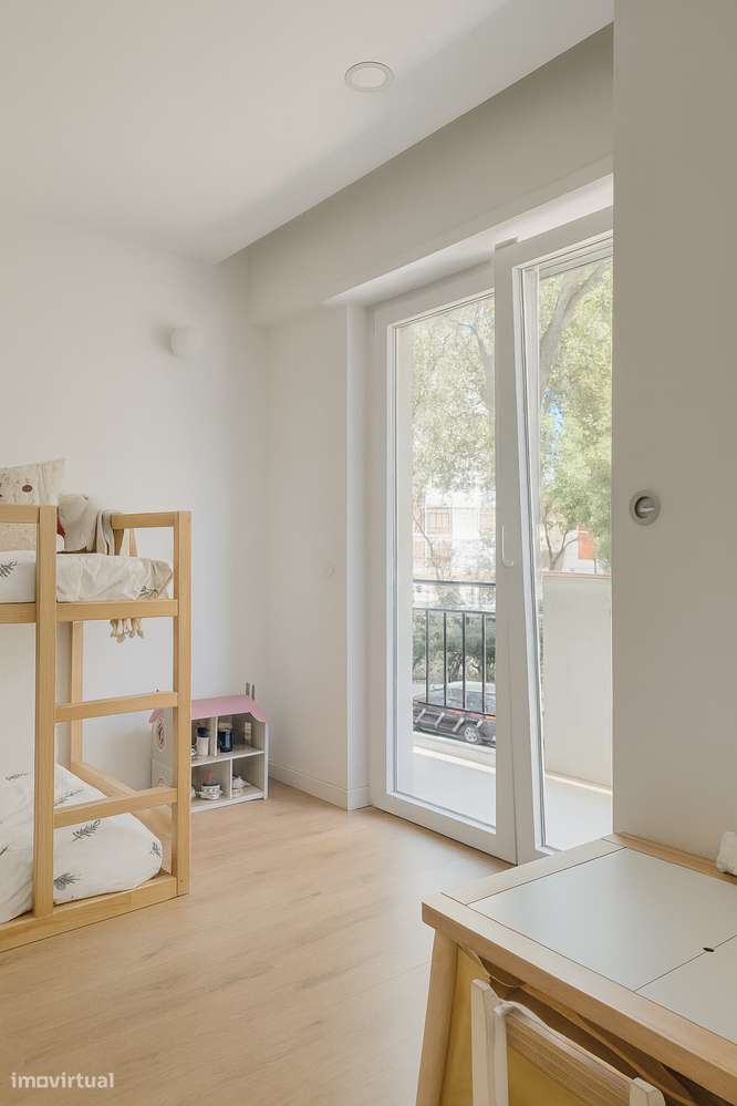 T4 remodelado com terraço - Rua Alexandre Ferreira-12