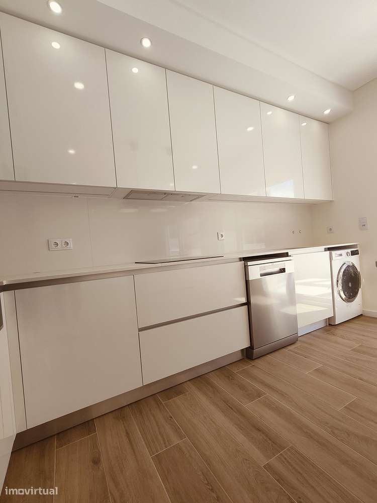 Oferta de 1% do valor de aquisição - Moradia T4 com 1 Suíte-21