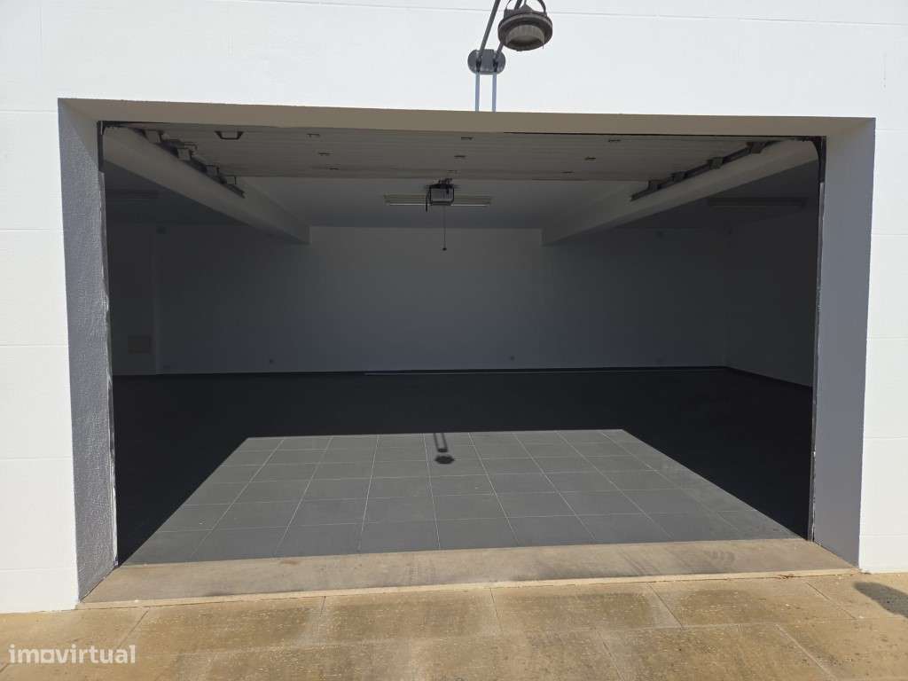 Moradia T5 com Terraço e Piscina-21