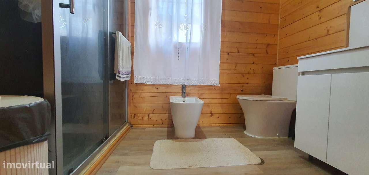 Lindíssima Moradia em Madeira inserida num terreno de 540m2 garagem-28