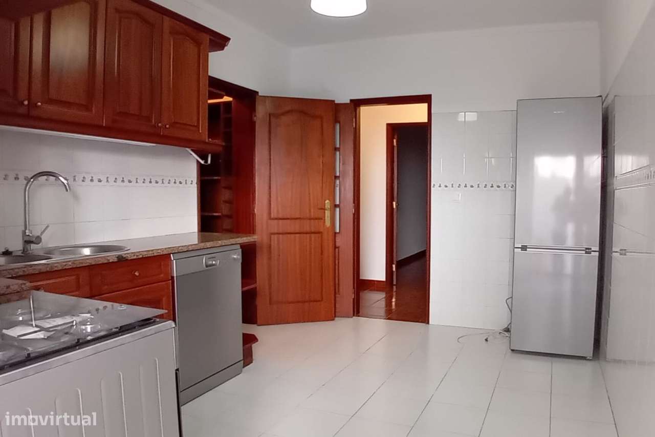 Apartamento c/ 4 assoalhadas c/ Terraço 15m2 no CENTRO da Lourinhã! - Grande imagem: 5/21