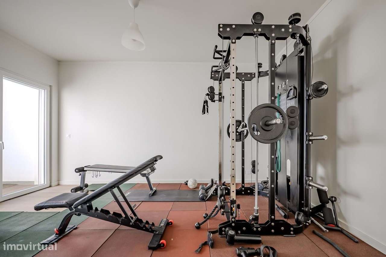 Moradia T4 com Piscina e Terraços Panorâmicos, Parede-56