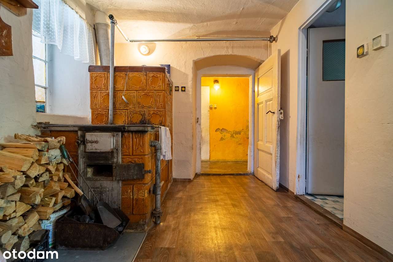 Dom z garażem i poddaszem w spokojnej okolicy-9