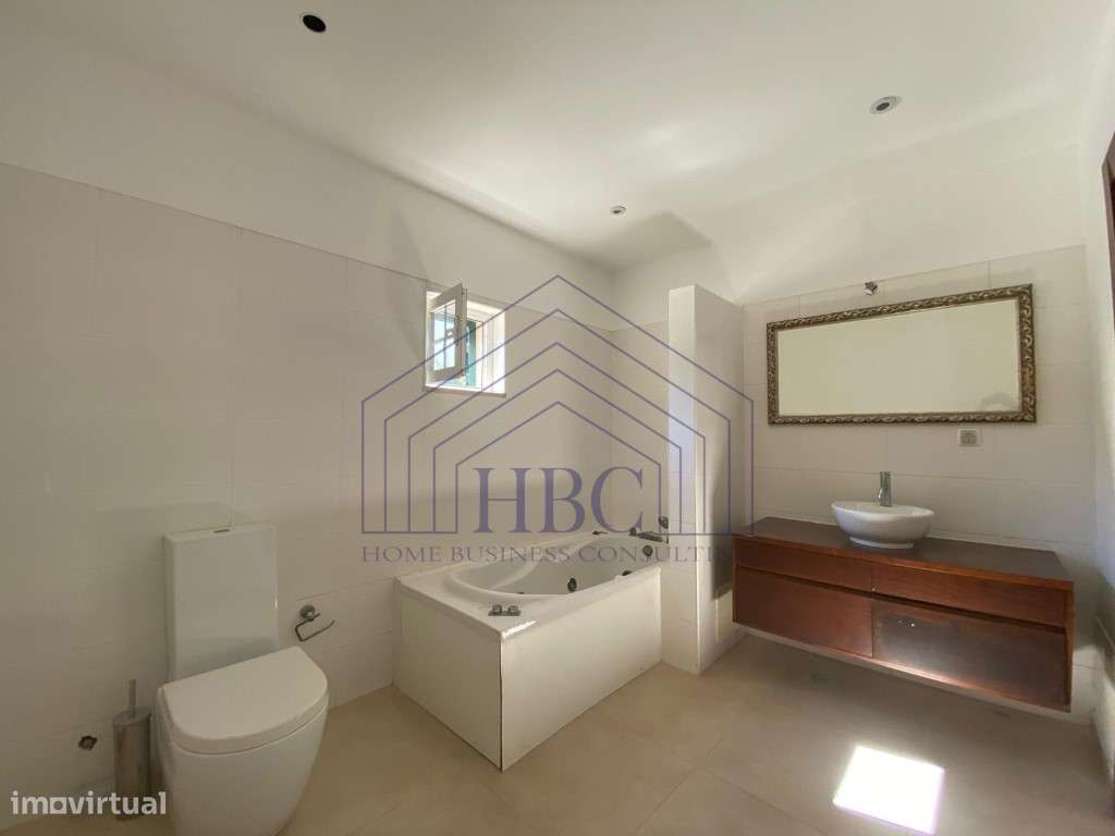 Moradia T4 com Amplo Jardim e Potencial de Remodelação em Alcabidec...-20