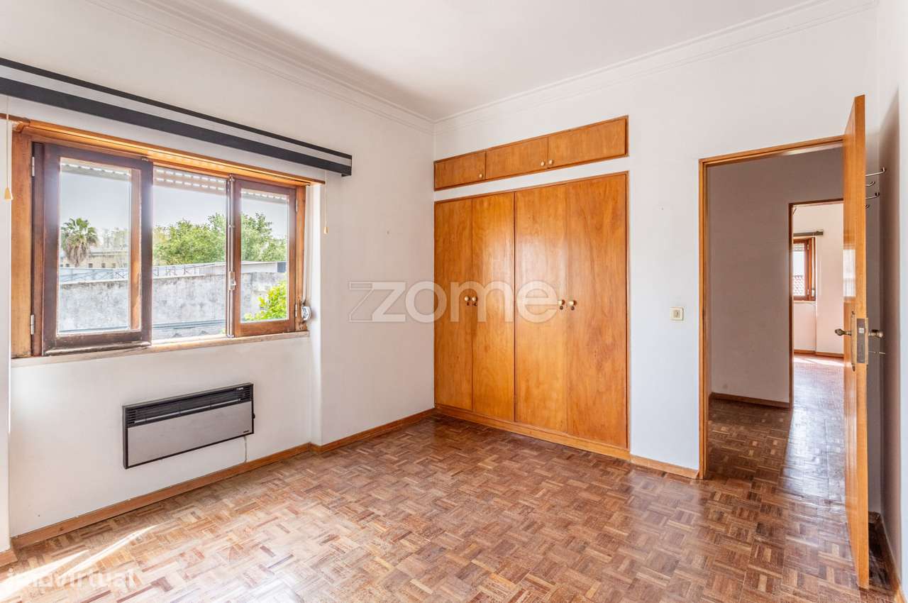 Moradia T4 em verdadeiro oásis urbano-22
