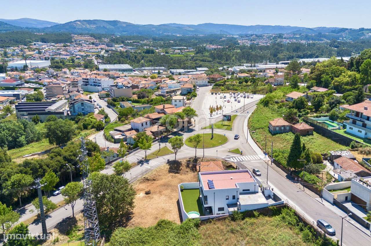 Terreno Urbano 1.000 m² | IC 0.66 | São João da Madeira-10