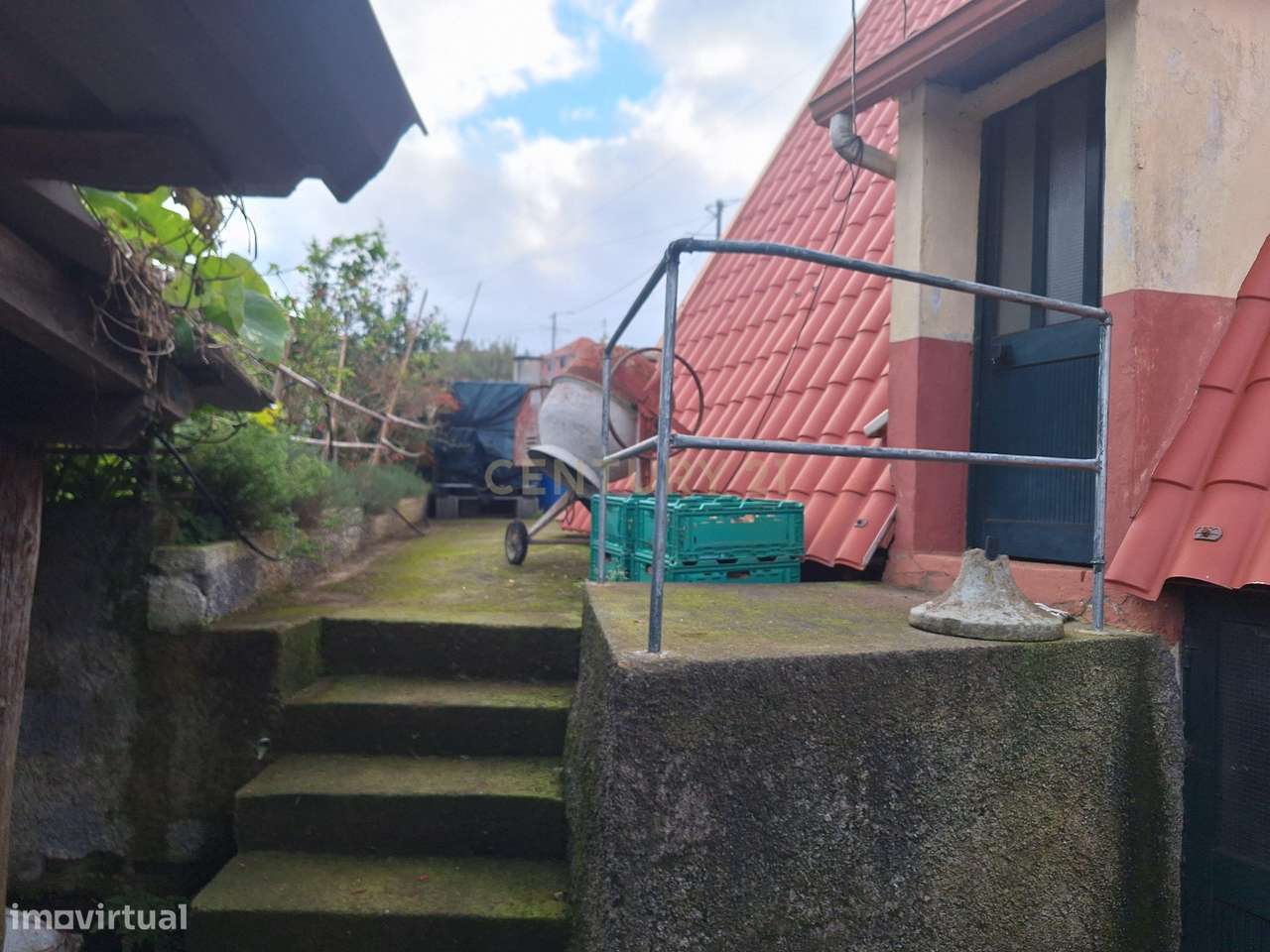 Moradia Típica Madeirense em Santana, Madeira – Potencial e Tradição n - Grande imagem: 5/19