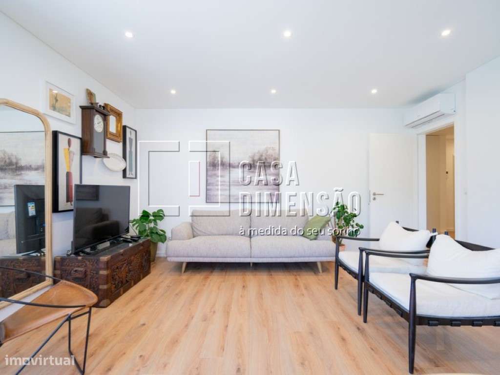 Apartamento de tipologia T2 na Serra de Carnaxide, com Garagem BOX,...-11