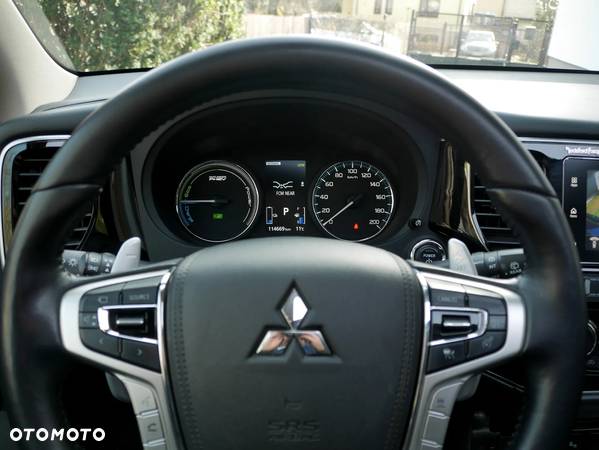 Mitsubishi Outlander 2.0 4WD Plug-In Hybrid Top - 21