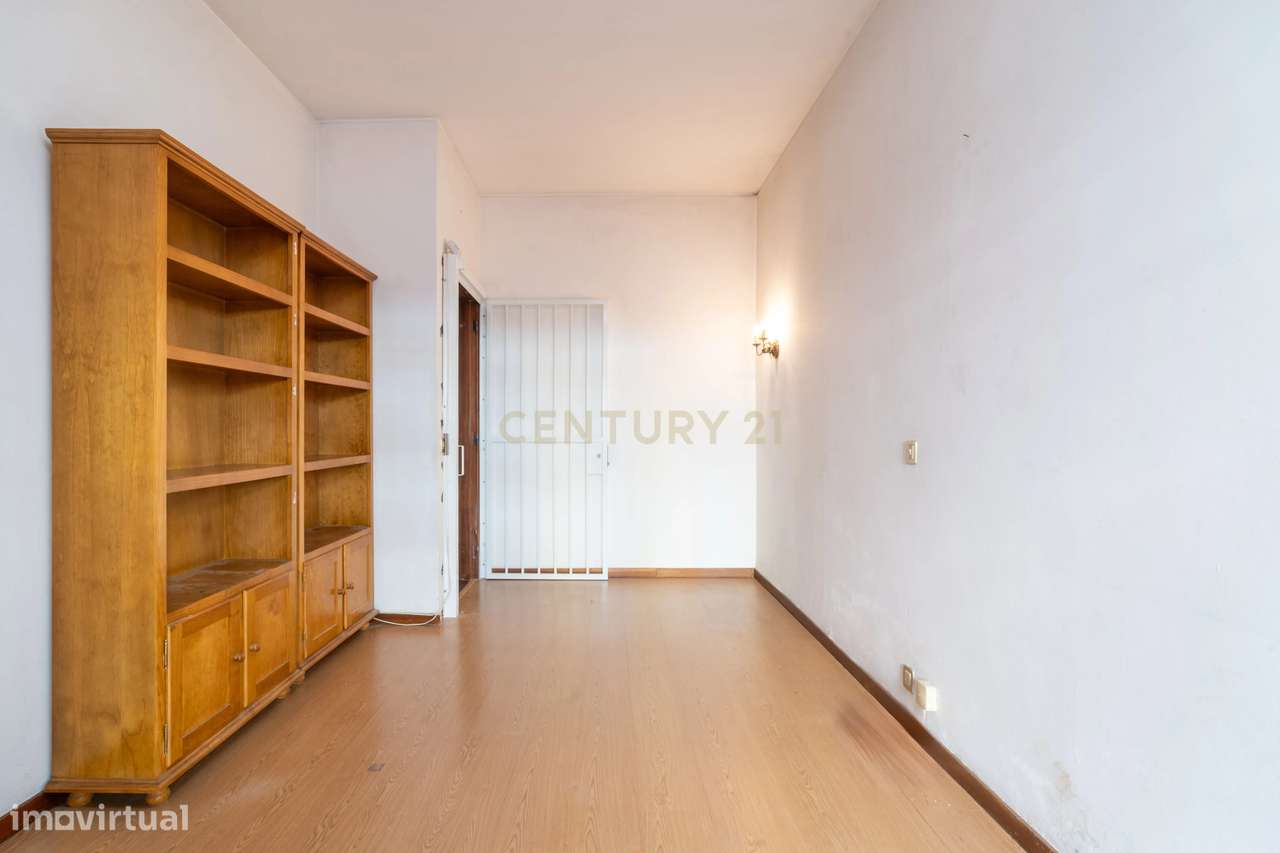 T6 com terraço de 150 m² em Celas-24