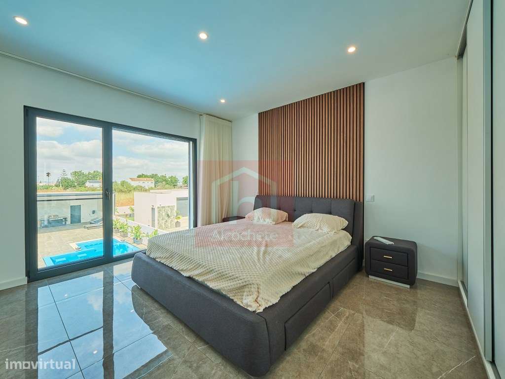 Moradia T5 de Luxo com Piscina Infinita Aquecida e Jacuzzi em Corte...-48