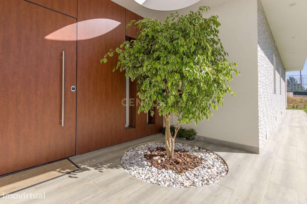 Vila Alegre / Fernão Ferro - Luxuosa moradia isolada térrea de 4 assoa-39