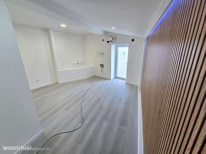 Moradia T2 com logradouro - Grande imagem: 4/9