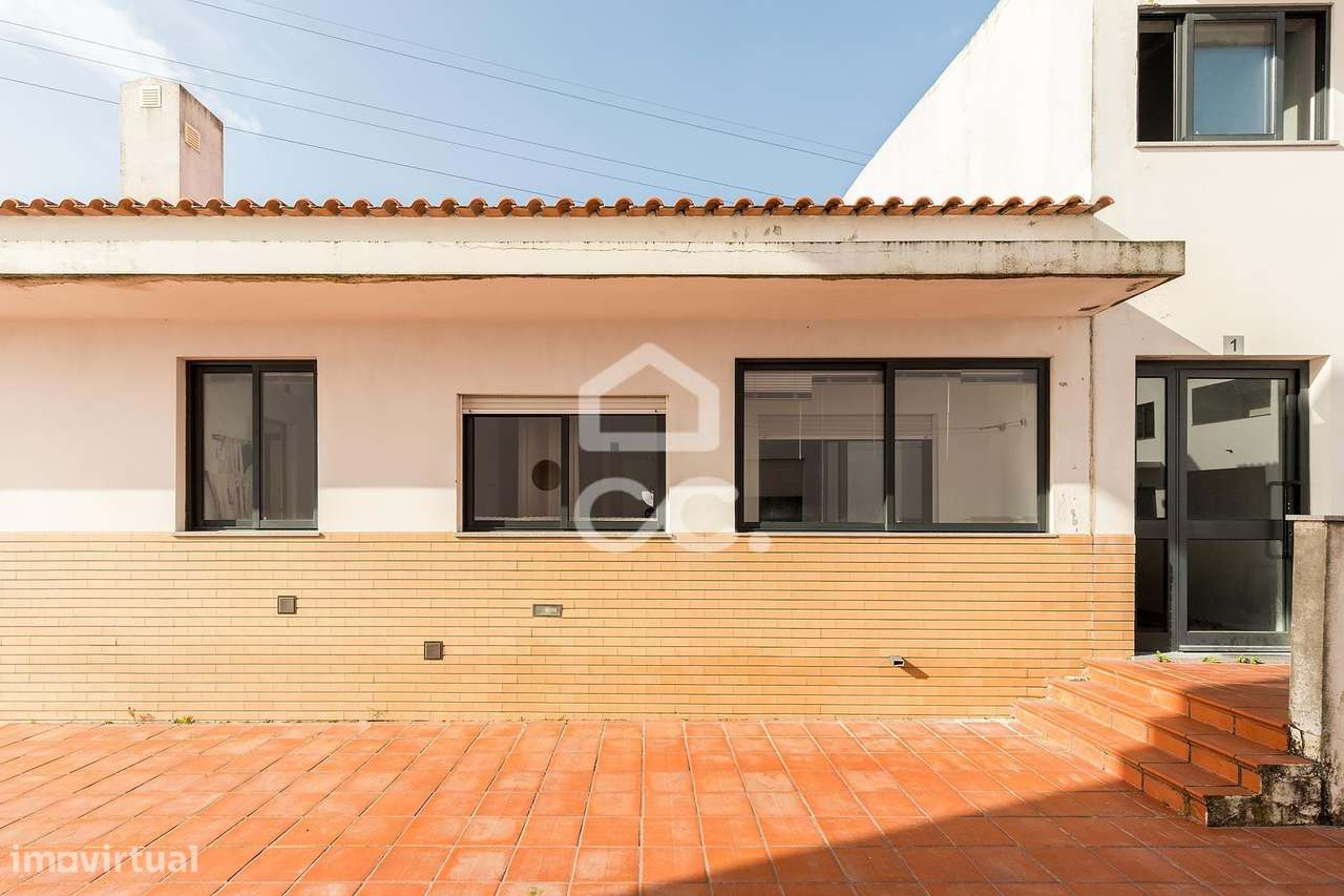 Apartamento T2 de Rés do Chão c/ Varanda e Lugar de Garagem | Villas d-20