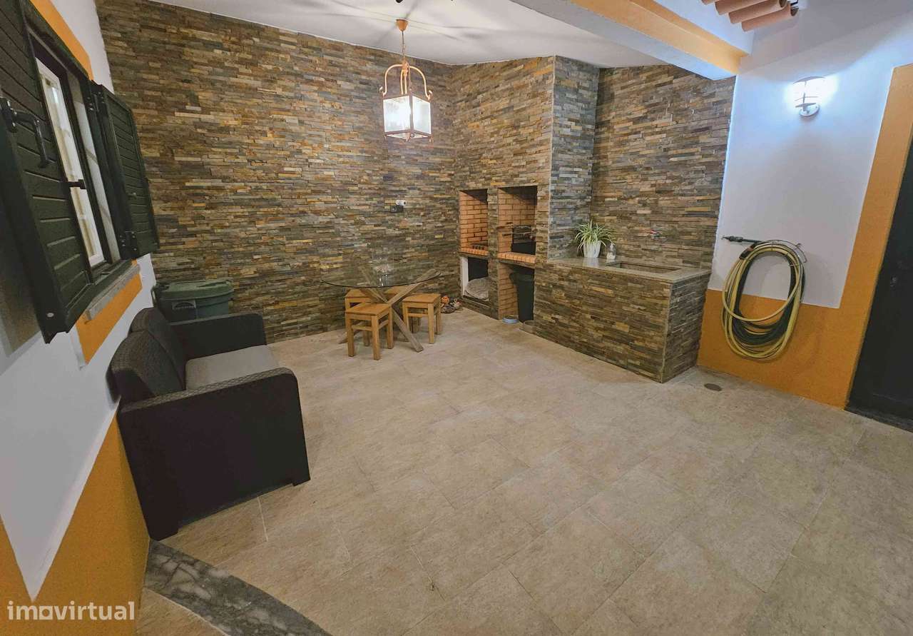 Moradia T4 com Piscina, Garagem e Churrasqueira - Grande imagem: 4/38