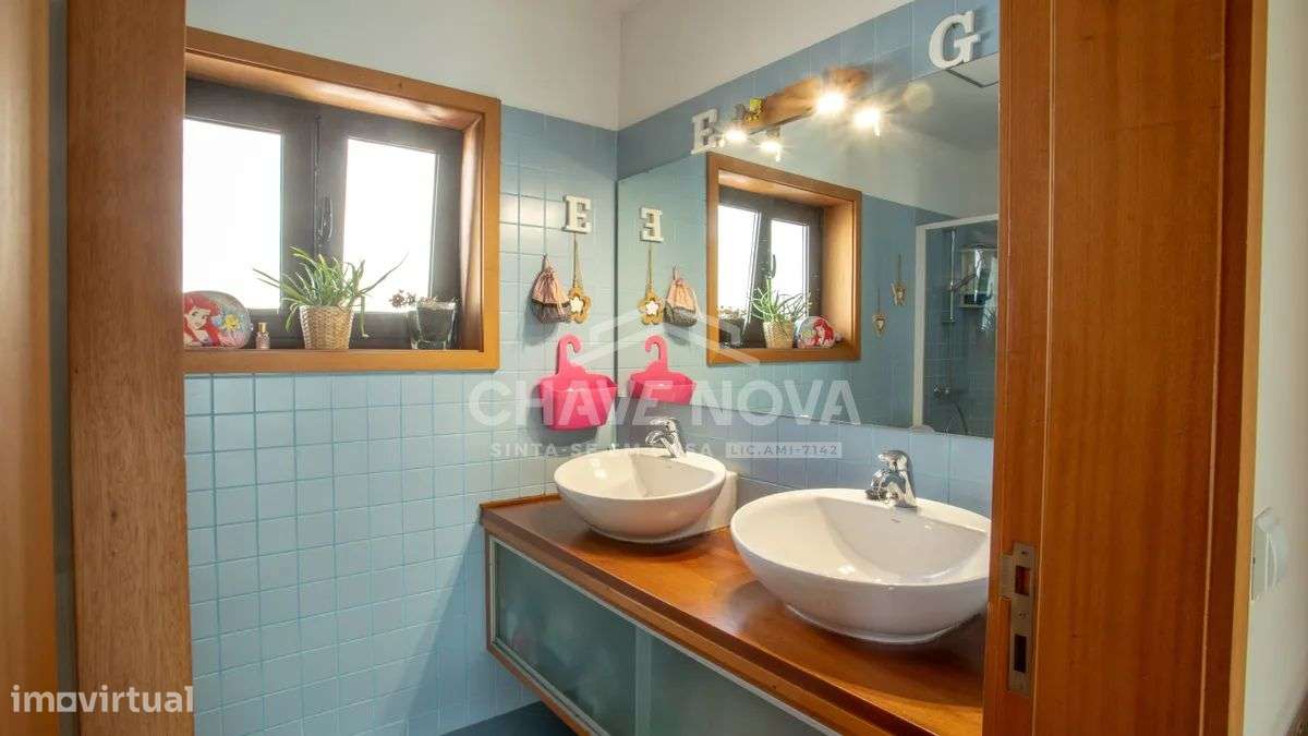 Moradia V3 de quatro frentes - Perosinho-21