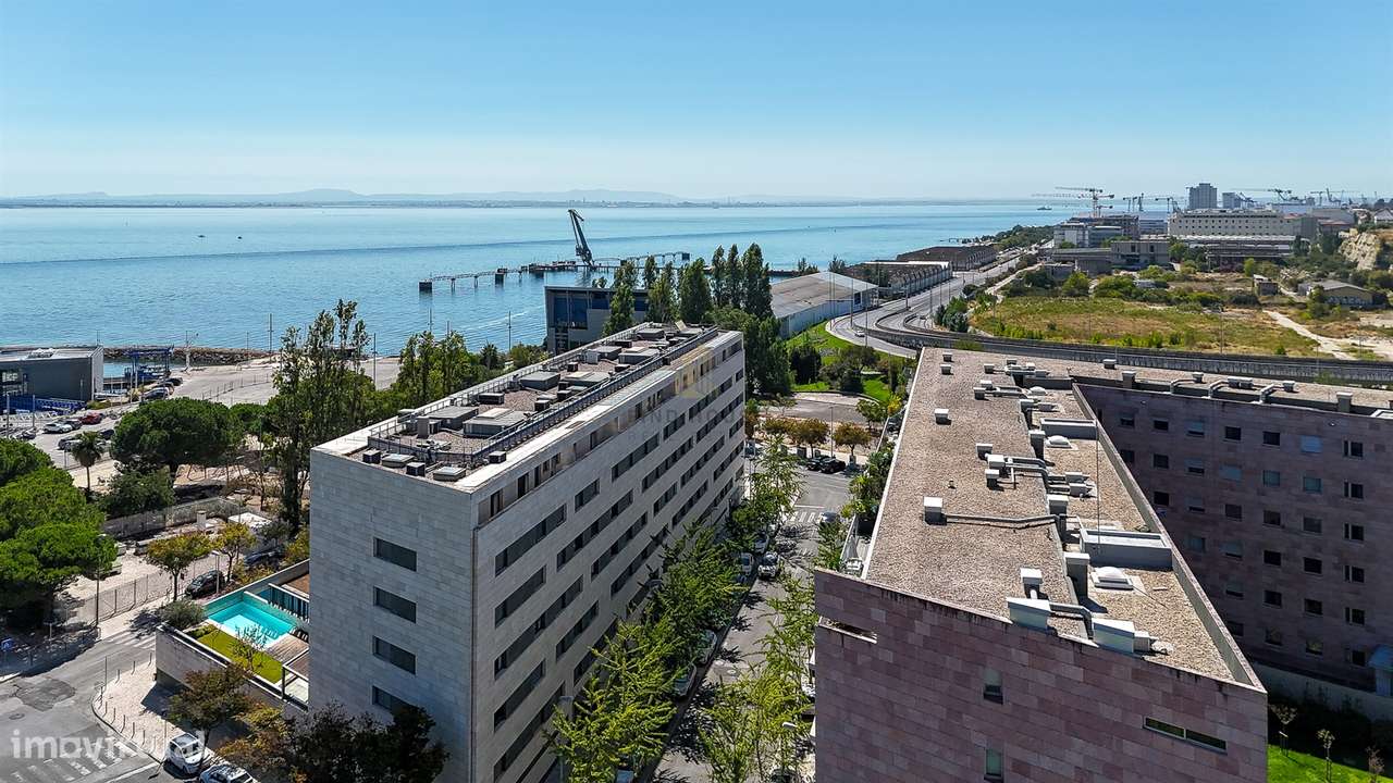 Penthouse T3 com terraço e 3 lugares de garagem na Alameda dos Oceanos-45