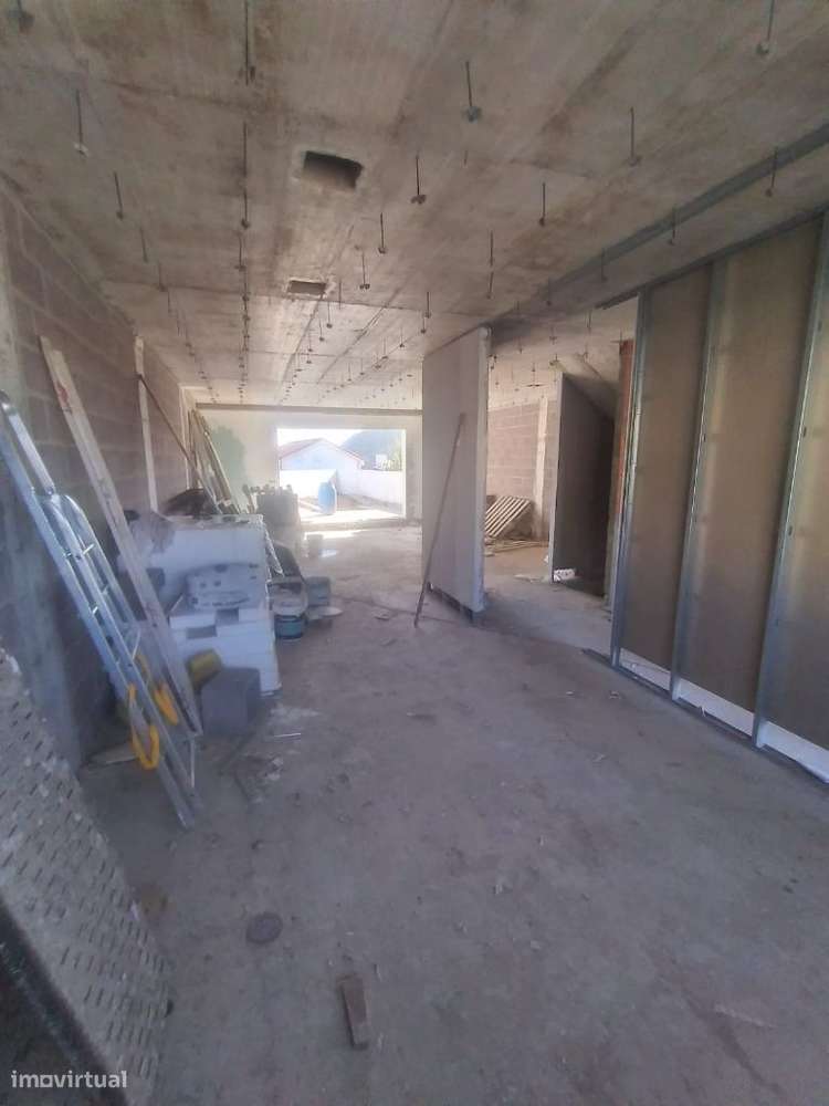 Moradia t-4 em construção pederneira -Nazaré com piscina const de luxo-7