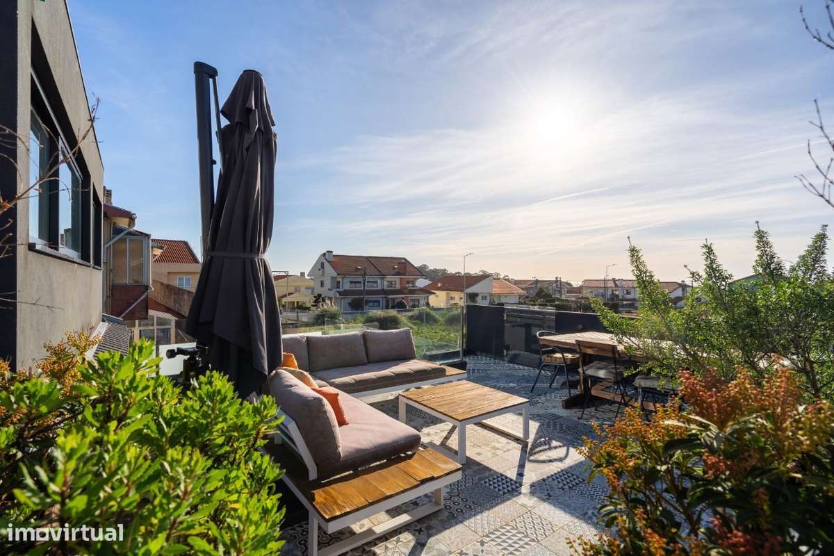 Moradia V3+1 totalmente renovada com vista mar-5