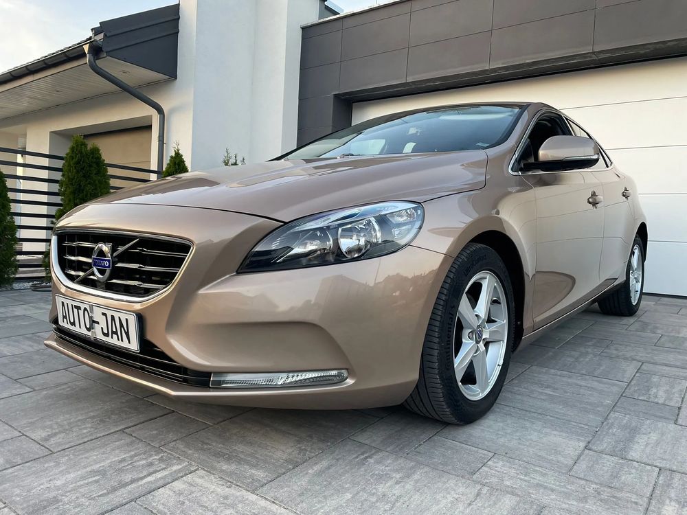 Volvo V40 II D2 Summum 2013