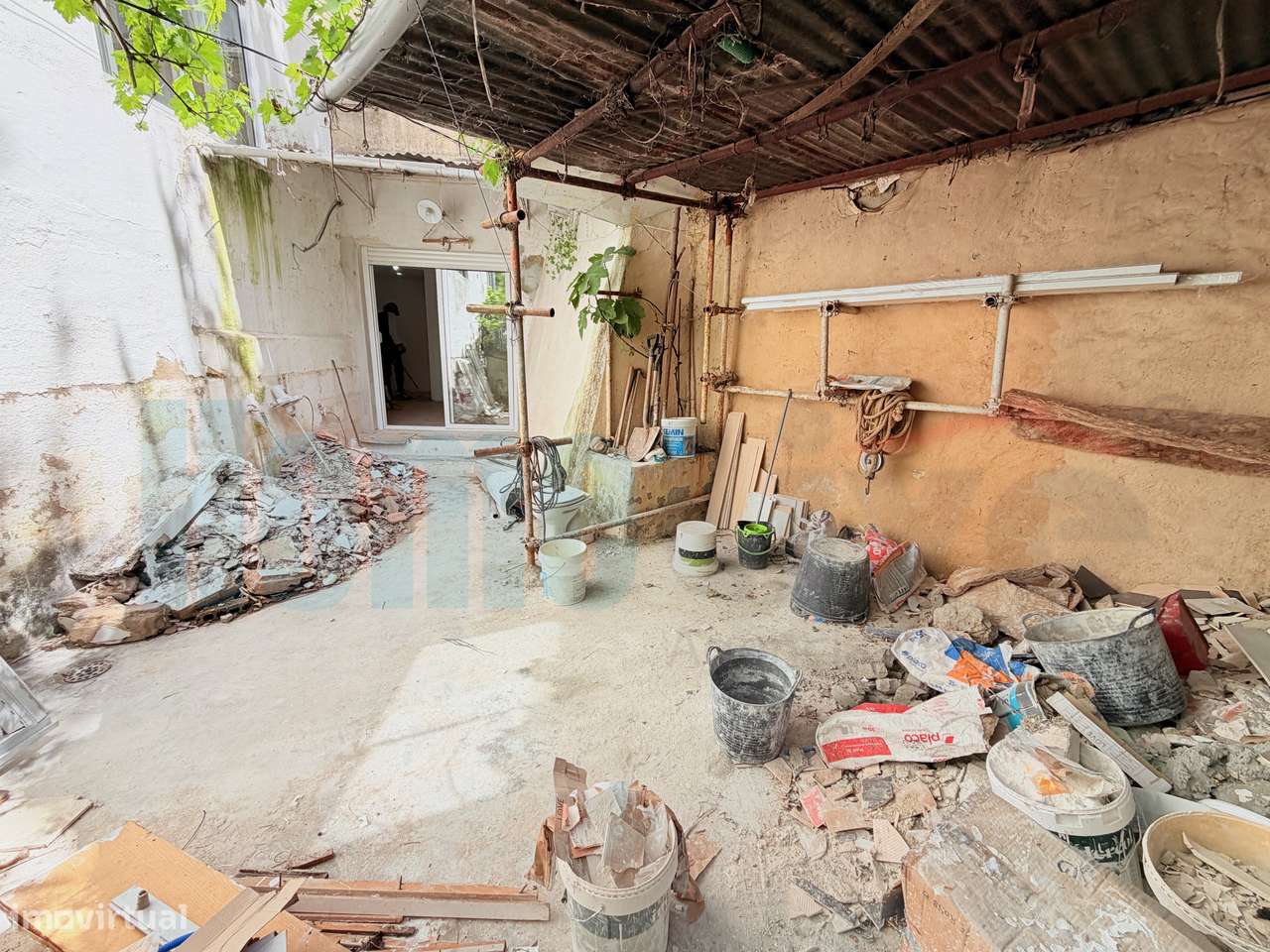 T3 Remodelado Logradouro 45m² | Centro de Alverca do Ribatejo – Lisboa-17