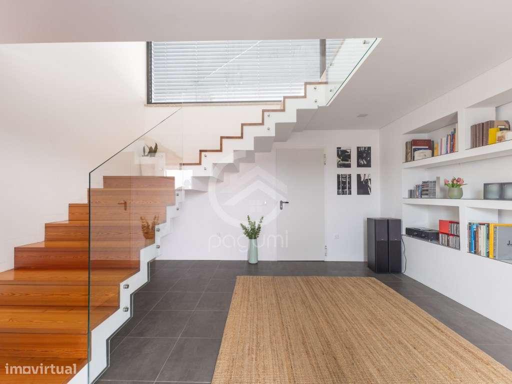 Moradia Contemporânea | 1.470 m² | A 1 Minuto da A4-42