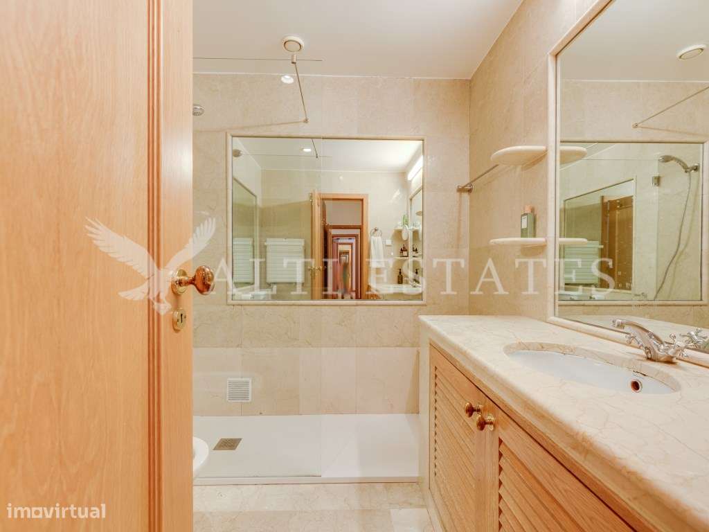 Apartamento T4 no prestigiado Monte Estoril.-21