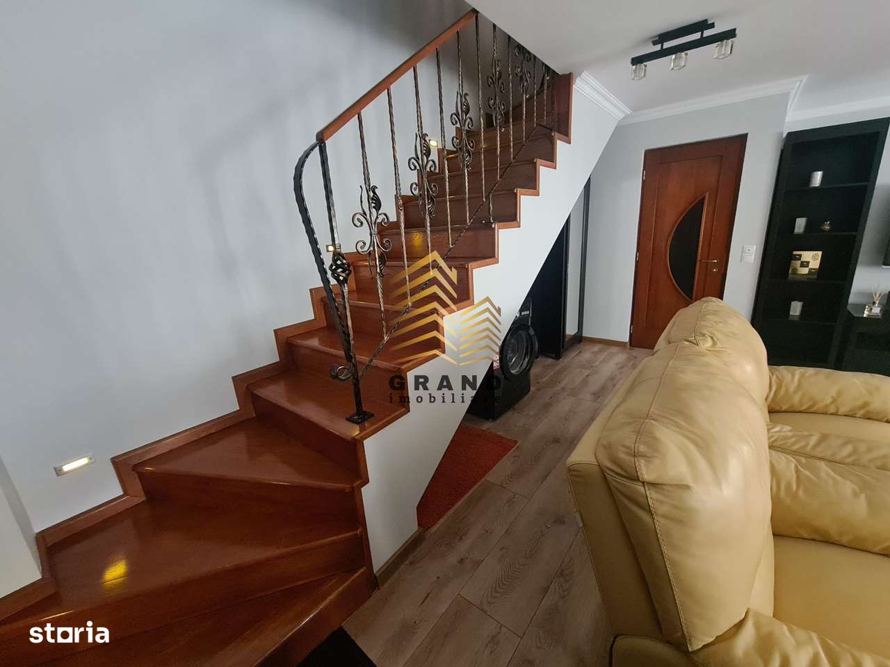 APARTAMENT 3 CAMERE | CU SCARA INTERIOARA | ZONA CENTRALA - Imagine principală: 4/12