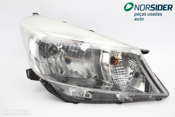 Farol direito Toyota Yaris|11-14 - 1