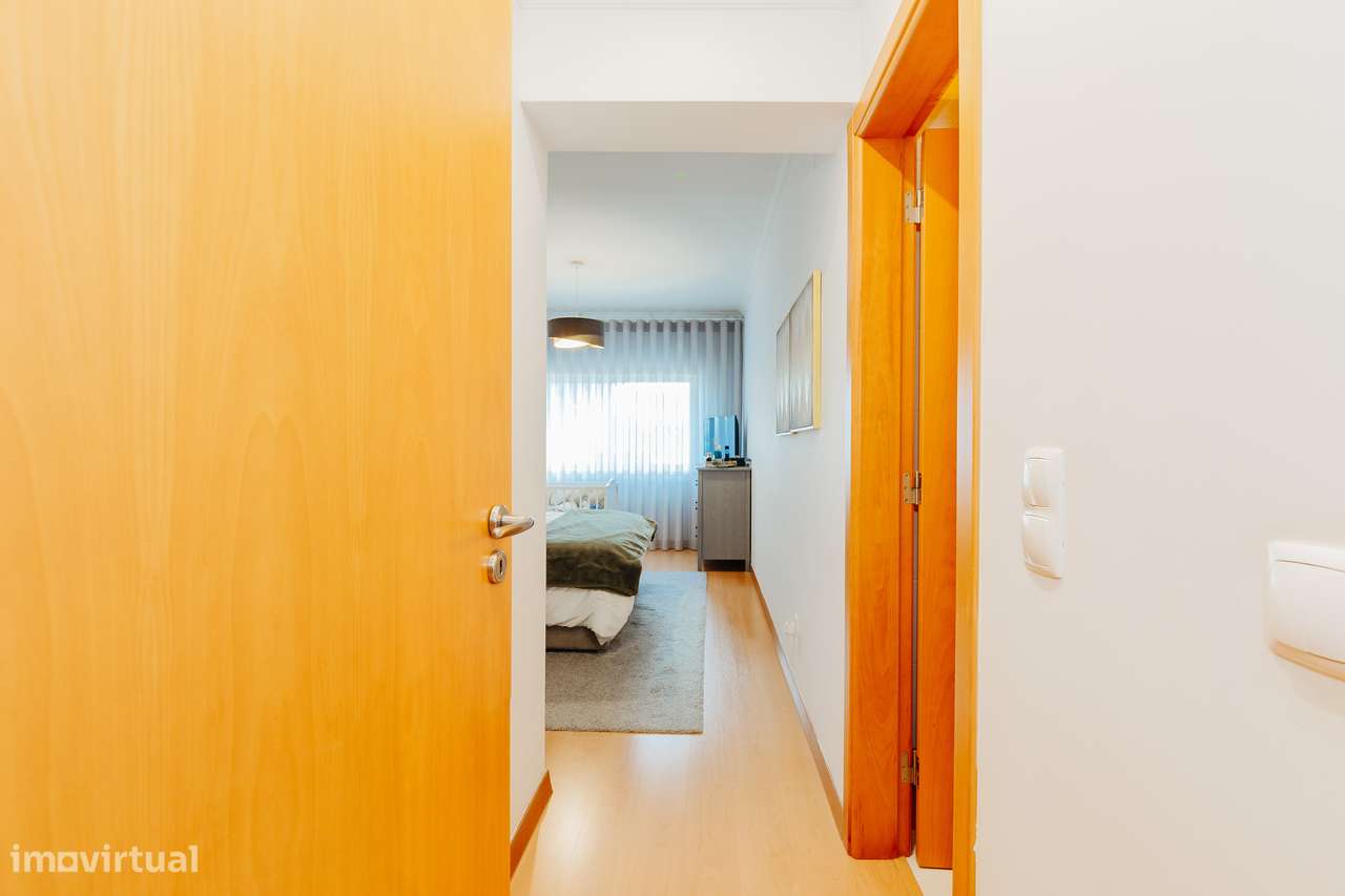 Apartamento de 4 assoalhadas em zona de excelência no Montijo-9