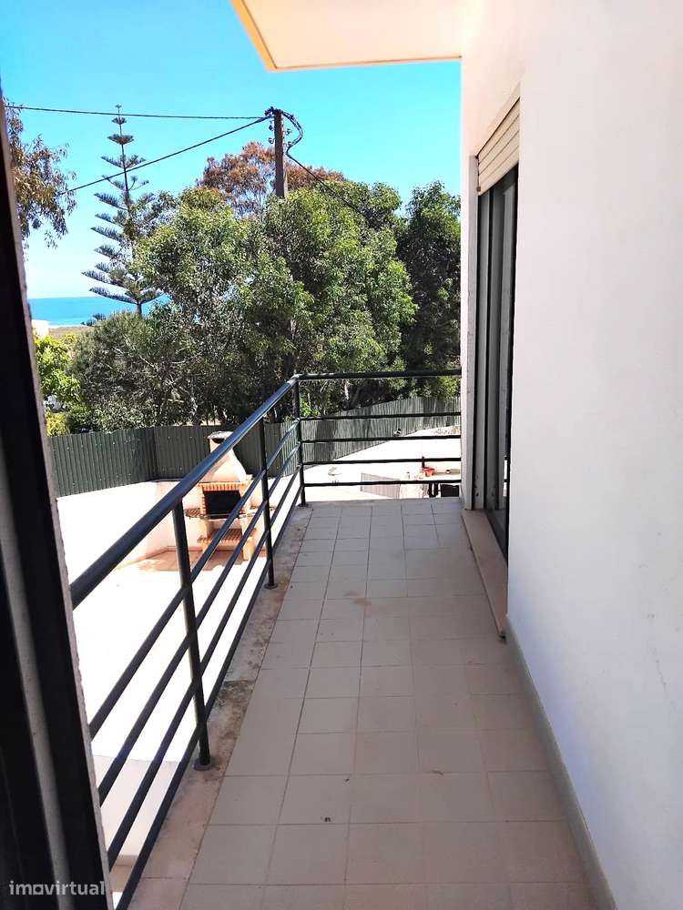 Exclusivo T2 com vista mar na Meia Praia-15