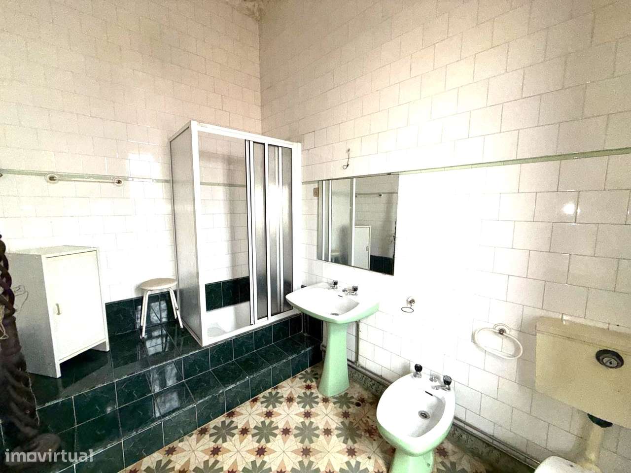 Moradia de Traça Apalaçada com Lojas  no Centro Histórico de Ovar-26