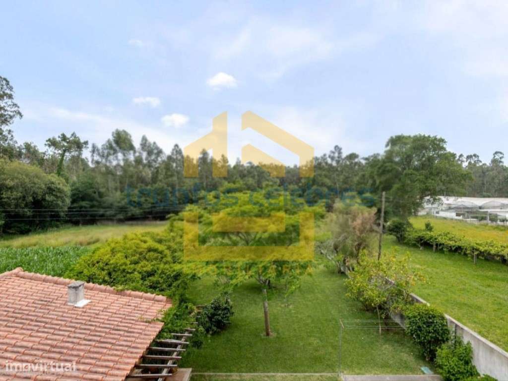 Moradia T4 de 4 Frentes Renovada inserida num lote de 1450m2 | Laún...-30