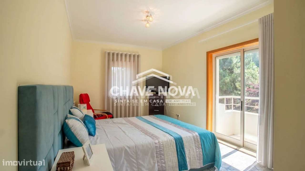 Apartamento T2, em Pedroso, com duas varandas, garagem e arrumos-29