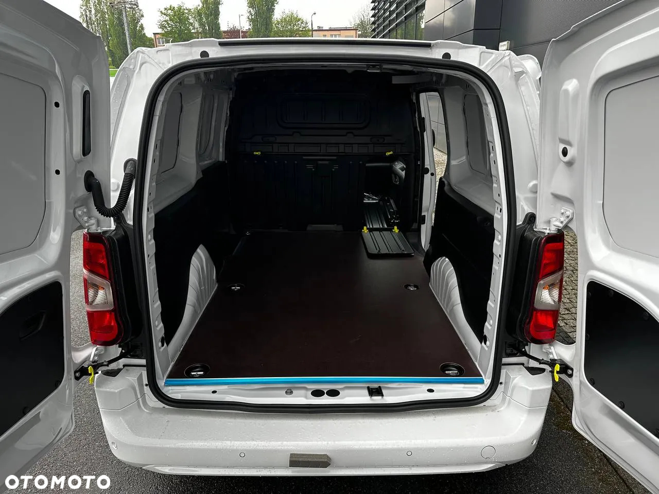 Opel Combo Cargo Standard 1.5 102KM MT6 - 8