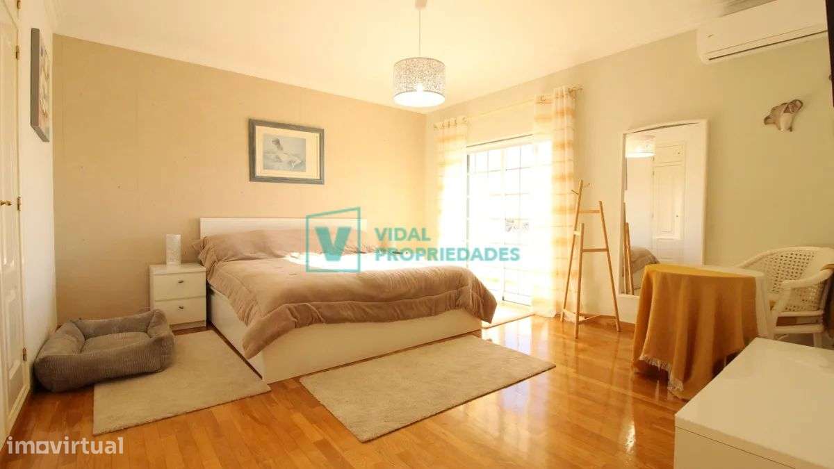 Moradia T7 com piscina e garagem em Loulé-43