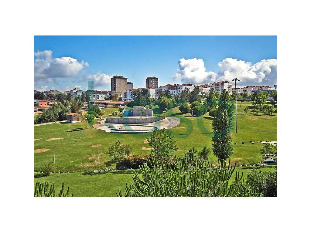 Moradia Geminada T4 Duplex com Logradouro e Sótão | Barreiro - A 30...-18