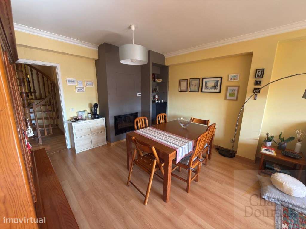 Apartamento T3+3 com garagem e sótão - São Martinho do Bispo-2